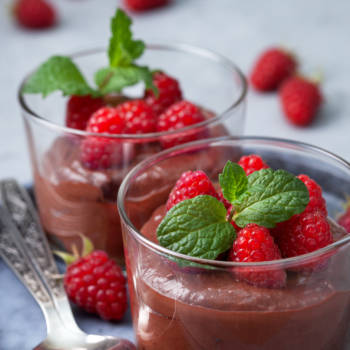 Deliciously creamy and secretly healthy chocolate mousse. This easy recipe comes together in 5 minutes and can be the perfect way to end the special date ?